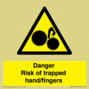 danger-risk-of-trapped-handfingers~